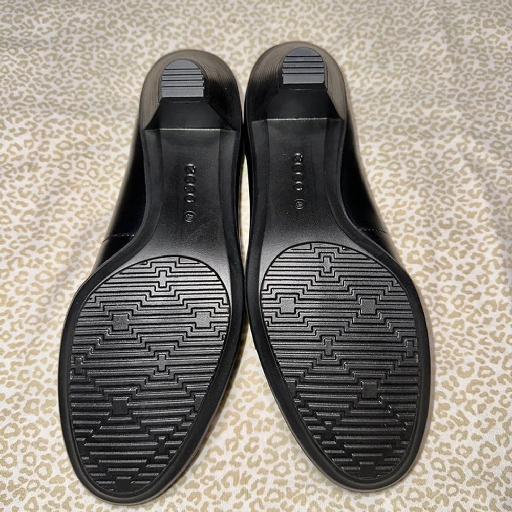 ECCO Black Leather 2.5